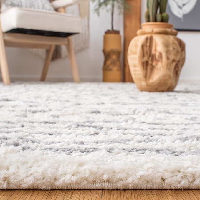 SAFAVIEH Area Rug 4x6 - Image 5