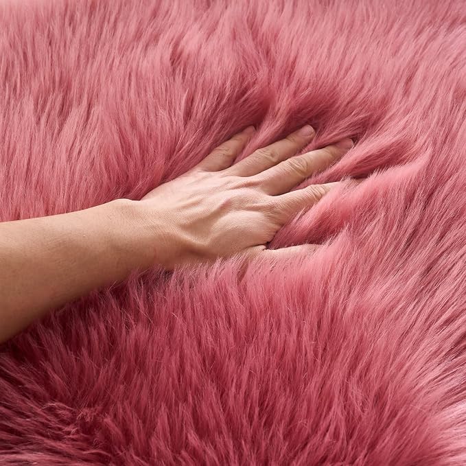 EasyJoy Faux Sheepskin Rug, Fluffy Faux Fur Rug, Ultra Soft Shag Area Rug - Image 8
