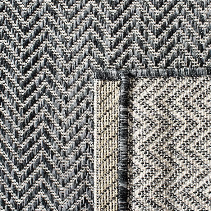 SAFAVIEH Outdoor Accent Rug 4'x5'7" - Image 6