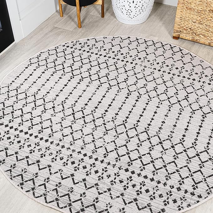 JONATHAN Y Moroccan Geometric Indoor Outdoor Round Area Rug 6 Ft Cream/Black by JONATHANY