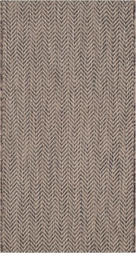 SAFAVIEH Outdoor Accent Rug 2'3"x5' by Unknown