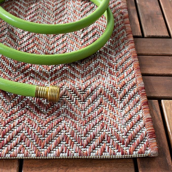 SAFAVIEH Outdoor Runner Rug 2'3"x8' - Image 7