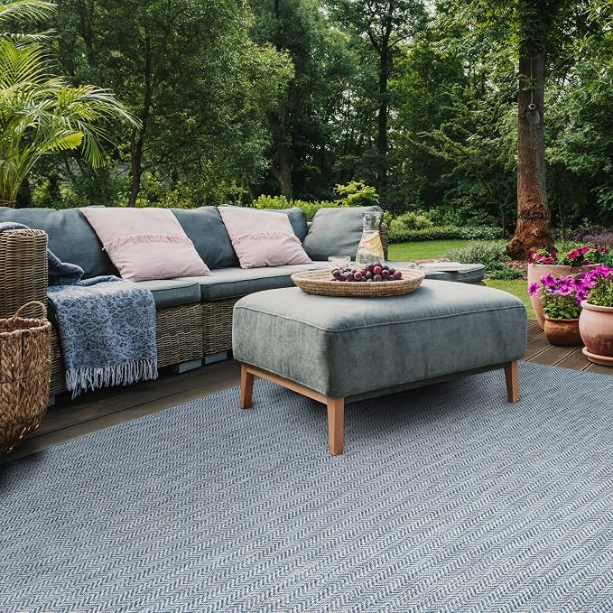 SAFAVIEH Outdoor Area Rug 9x12 - Image 6