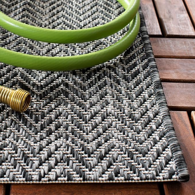 SAFAVIEH Outdoor Square Rug 7'10" - Image 4