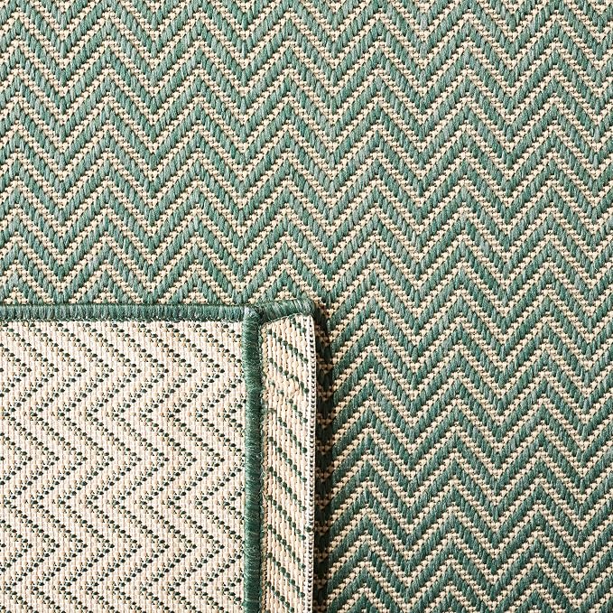SAFAVIEH Outdoor Accent Rug 4'x5'7" - Image 4