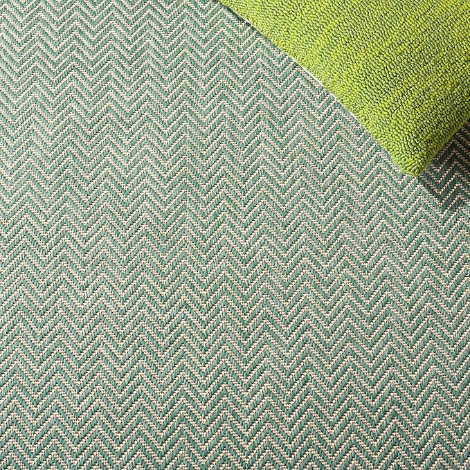 SAFAVIEH Outdoor Accent Rug 2'x3'7" - Image 6